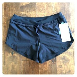 Lululemon Run It Out Short Size 6